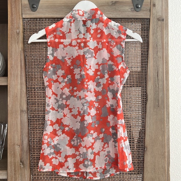 💚Banana Republic Sleeveless Button Blouse 💚 - Picture 3 of 6